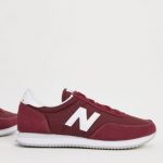 New Balance 720 trainers in red