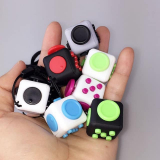 FIDGET CUBE בשלל עיצובים בדולר וגרוש