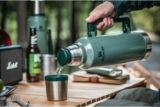 תרמוס אגדי ענק 2.3 ליטר Stanley Classic Legendary במחיר אמריקה! רק ₪167 ומשלוח חינם! (במקום ₪479 בארץ!)