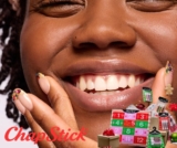 12 שפתוני לחות בהפתעה! מארז הליפ־באלם החגיגי של ChapStick רק ב₪51!
