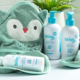 מארז רחצה לתינוק Bliss Baby Care Essentials שמפו, ספריי החתלה, תחליב גוף ומגבת קפוצ'ון רק ב₪75!
