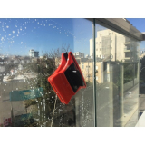 מנקה חלונות מגנטי “מגב הפלא” לניקוי חלונות ומרפסת שמש ב₪85!